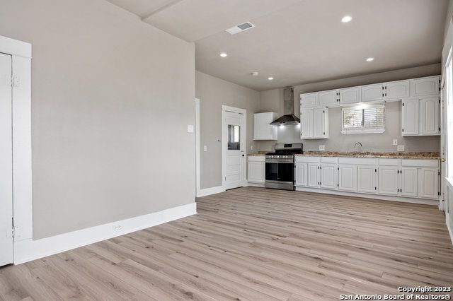 910 Piedmont, San Antonio, TX 78210
