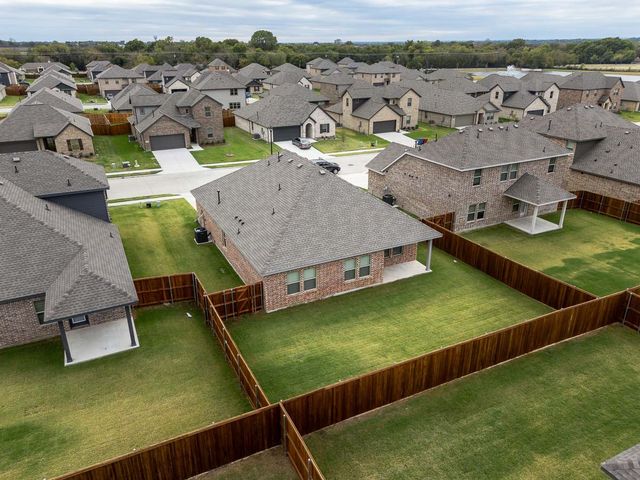 528 Brook View Drive, Van Alstyne, TX 75495