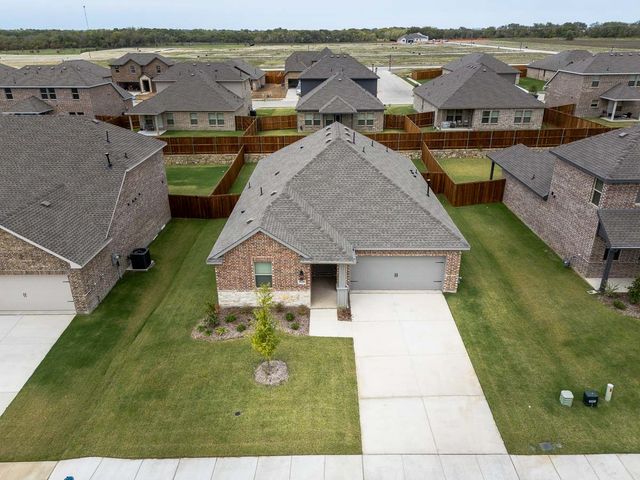 528 Brook View Drive, Van Alstyne, TX 75495