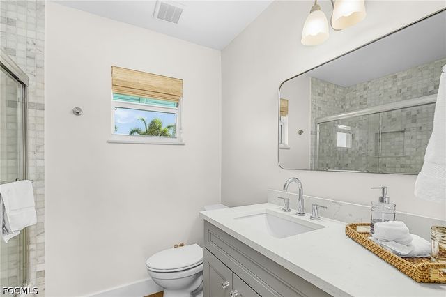 8 Palmview BLVD, Fort Myers Beach, FL 33931