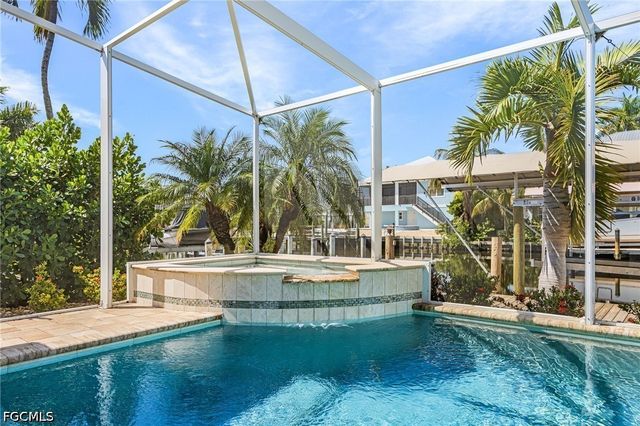 8 Palmview BLVD, Fort Myers Beach, FL 33931