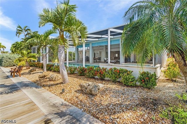 8 Palmview BLVD, Fort Myers Beach, FL 33931