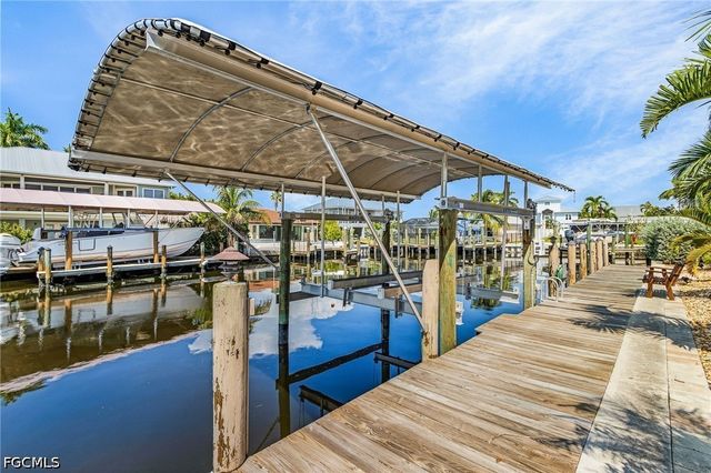 8 Palmview BLVD, Fort Myers Beach, FL 33931
