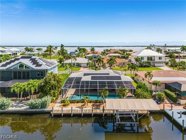 8 Palmview BLVD, Fort Myers Beach, FL 33931