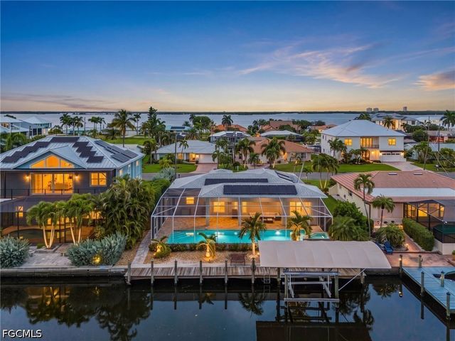 8 Palmview BLVD, Fort Myers Beach, FL 33931