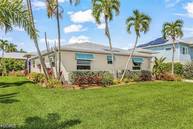 8 Palmview BLVD, Fort Myers Beach, FL 33931