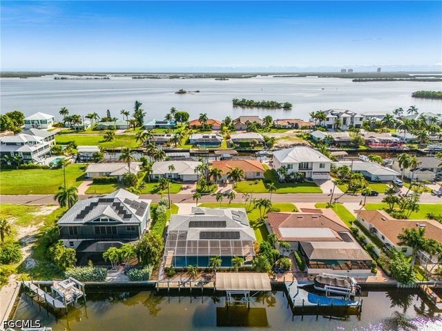 8 Palmview BLVD, Fort Myers Beach, FL 33931
