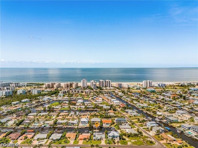 8 Palmview BLVD, Fort Myers Beach, FL 33931