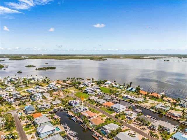 8 Palmview BLVD, Fort Myers Beach, FL 33931