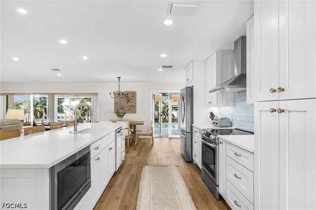 8 Palmview BLVD, Fort Myers Beach, FL 33931