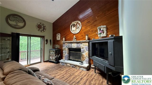 4271 Winchester Way, Lehman Twp, PA 18324