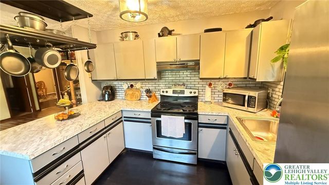 4271 Winchester Way, Lehman Twp, PA 18324