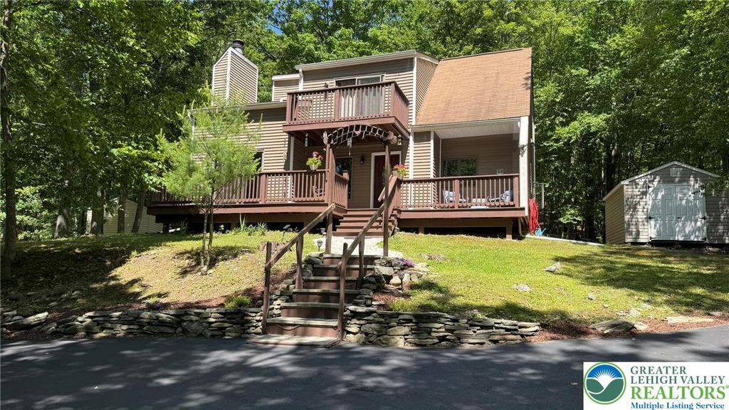 4271 Winchester Way, Lehman Twp, PA 18324
