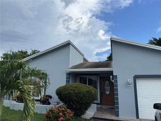 5721 NW 56th Pl, Tamarac, FL 33319