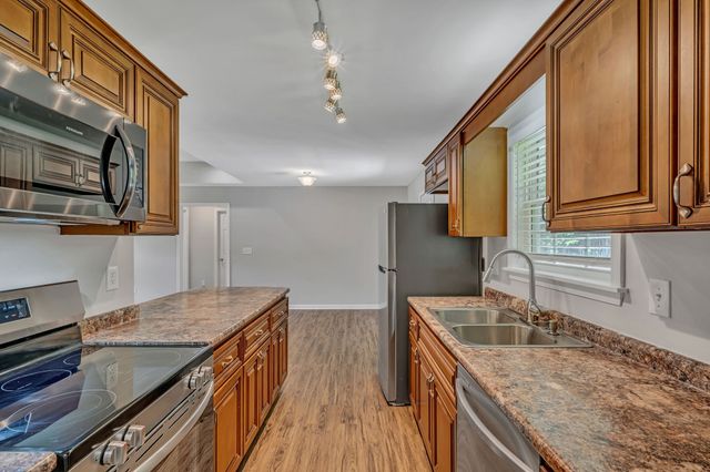 306 Twilight Ct, White Bluff, TN 37187
