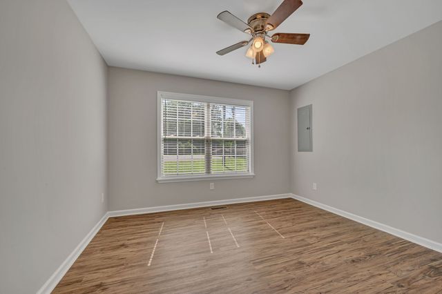 306 Twilight Ct, White Bluff, TN 37187