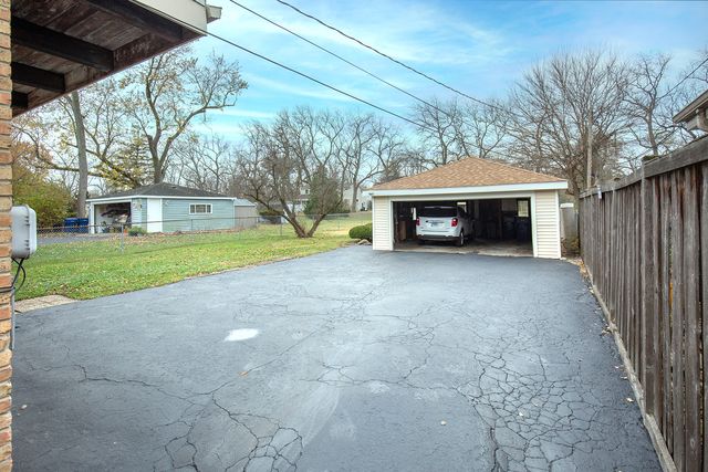 136 S Wisconsin Avenue, Villa Park, IL 60181