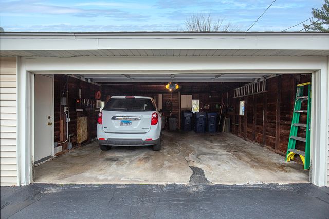 136 S Wisconsin Avenue, Villa Park, IL 60181