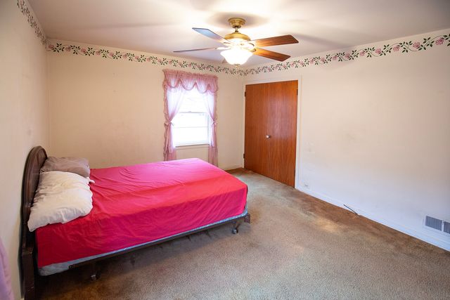 136 S Wisconsin Avenue, Villa Park, IL 60181