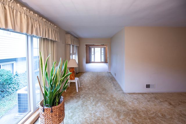 136 S Wisconsin Avenue, Villa Park, IL 60181