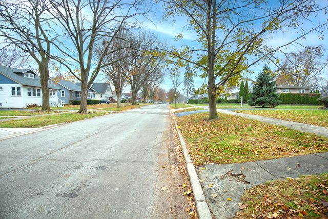 136 S Wisconsin Avenue, Villa Park, IL 60181