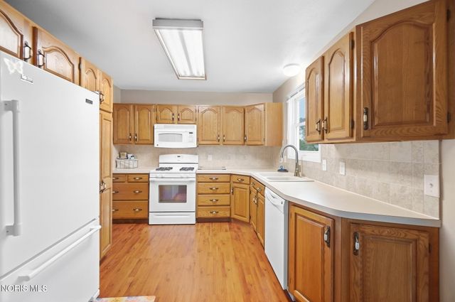 2443 Bedford Lane, Northwood, OH 43619