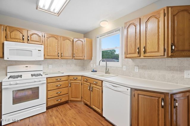 2443 Bedford Lane, Northwood, OH 43619