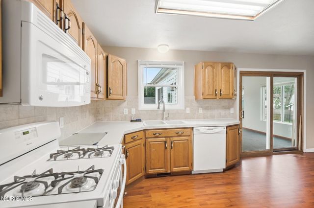 2443 Bedford Lane, Northwood, OH 43619
