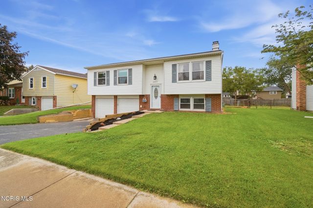 2443 Bedford Lane, Northwood, OH 43619