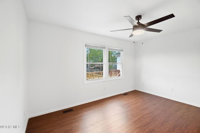 2443 Bedford Lane, Northwood, OH 43619