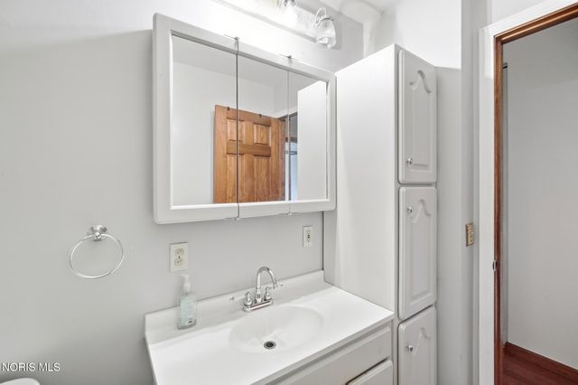 2443 Bedford Lane, Northwood, OH 43619