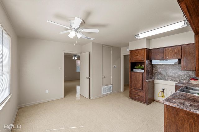 1121 Heatherwood Drive, Shreveport, LA 71107