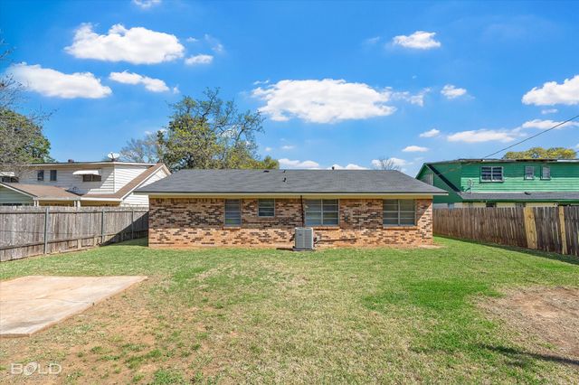 1121 Heatherwood Drive, Shreveport, LA 71107