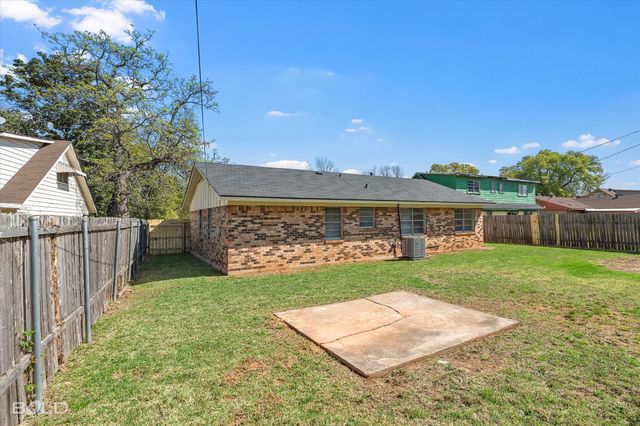 1121 Heatherwood Drive, Shreveport, LA 71107