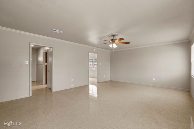 1121 Heatherwood Drive, Shreveport, LA 71107