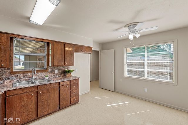 1121 Heatherwood Drive, Shreveport, LA 71107