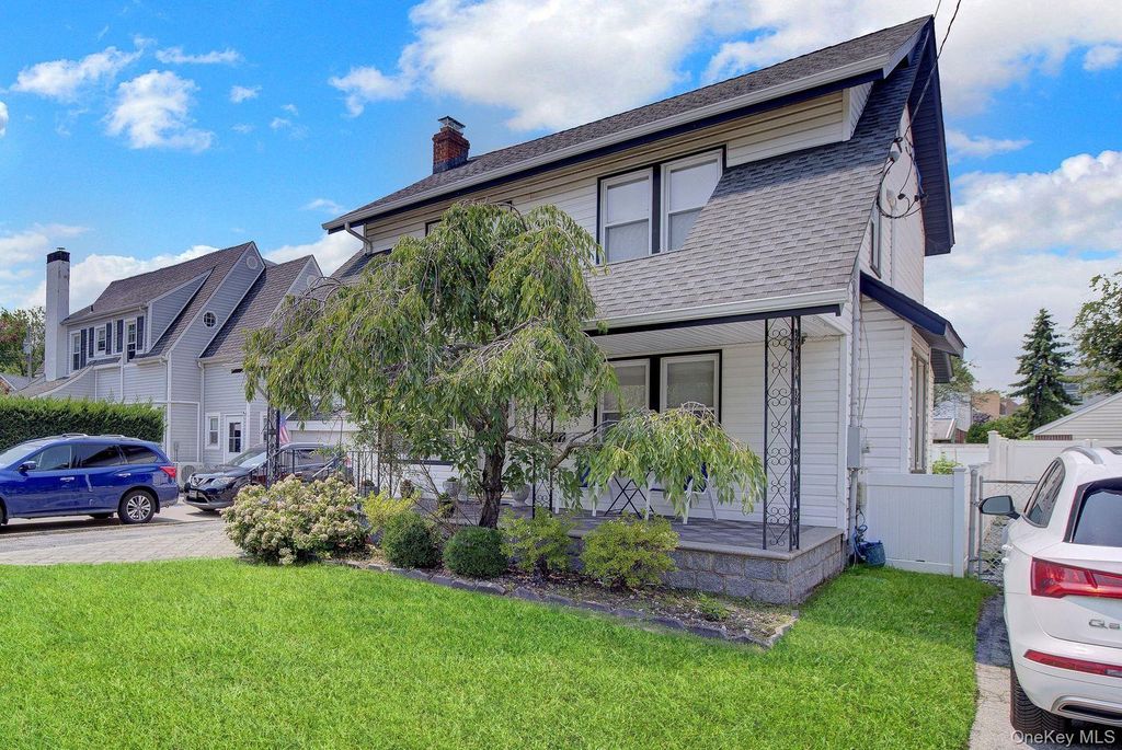 9 Christabel Street, Lynbrook, NY 11563 — photo 3