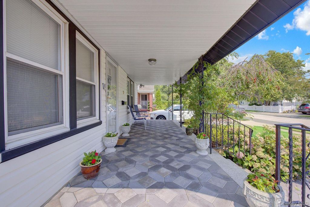 9 Christabel Street, Lynbrook, NY 11563 — photo 4