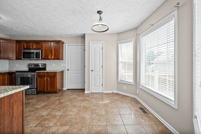 850 Nandina Court, Clarksville, TN 37043