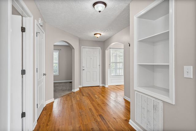 850 Nandina Court, Clarksville, TN 37043