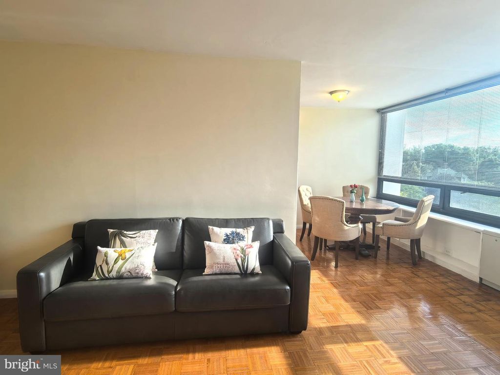 Image 12 of property listing at 4000 N CHARLES ST #508, Baltimore, MD 21218
