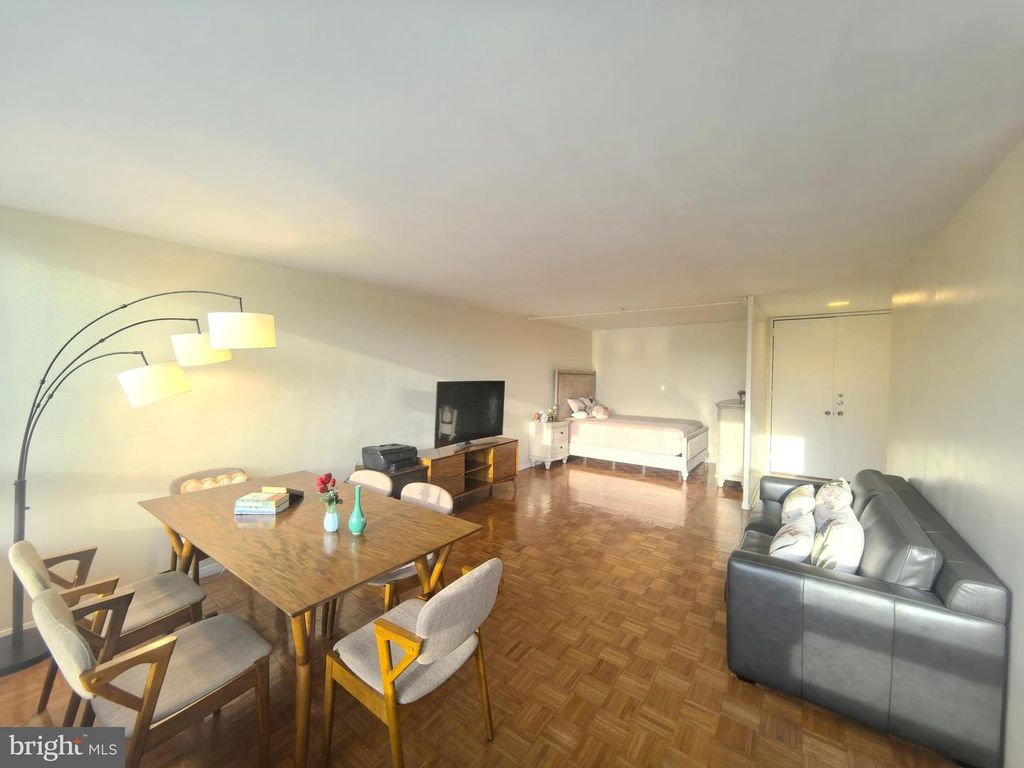Image 14 of property listing at 4000 N CHARLES ST #508, Baltimore, MD 21218