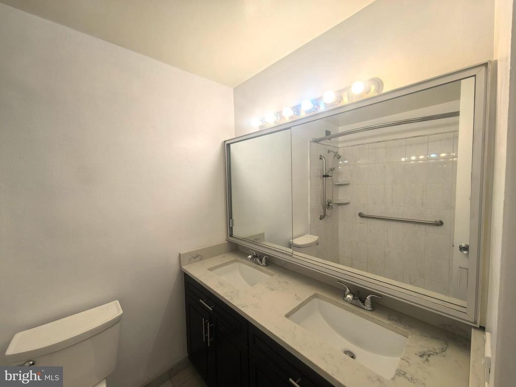 Image 15 of property listing at 4000 N CHARLES ST #508, Baltimore, MD 21218