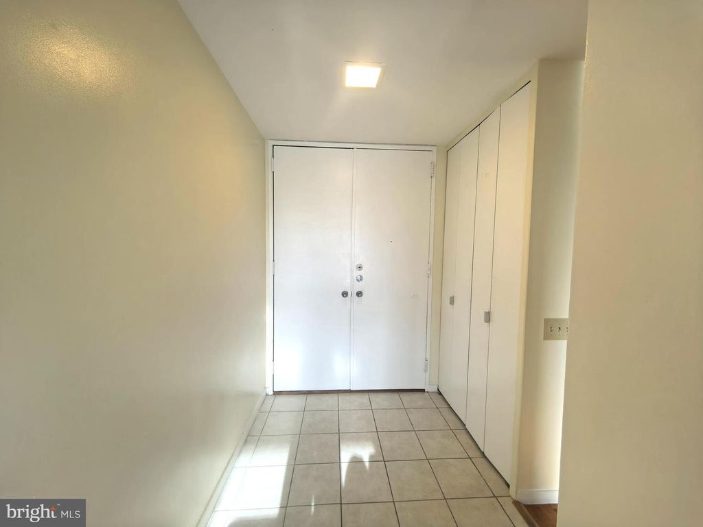 Image 17 of property listing at 4000 N CHARLES ST #508, Baltimore, MD 21218