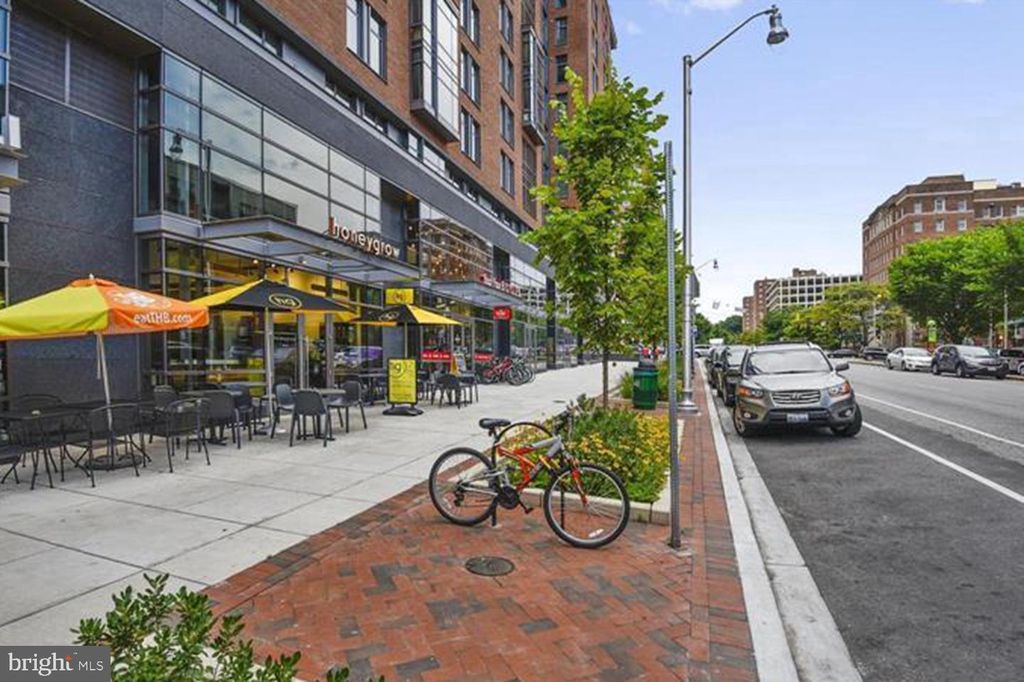 Image 20 of property listing at 4000 N CHARLES ST #508, Baltimore, MD 21218