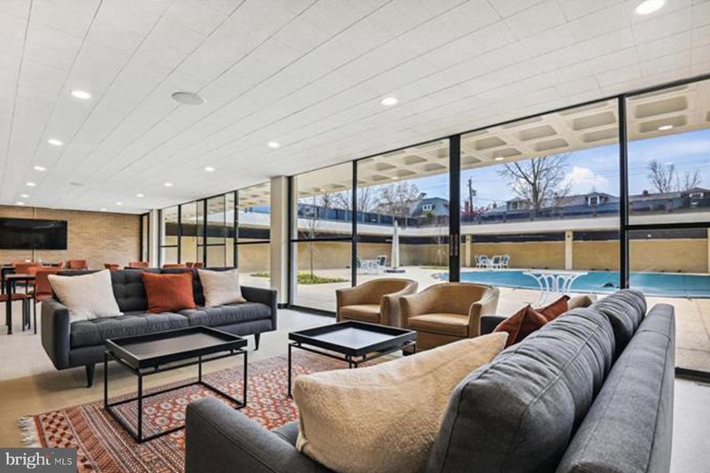 Image 3 of property listing at 4000 N CHARLES ST #508, Baltimore, MD 21218
