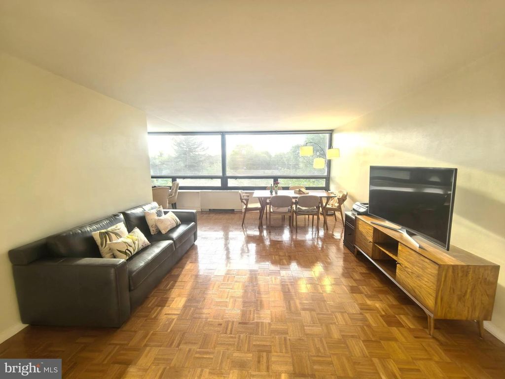 Image 7 of property listing at 4000 N CHARLES ST #508, Baltimore, MD 21218
