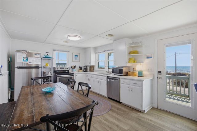 7211 10th Avenue, N Topsail Beach, NC 28460