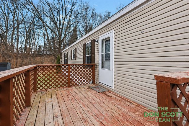 6913 Sandwood Street, Rockford, MI 49341