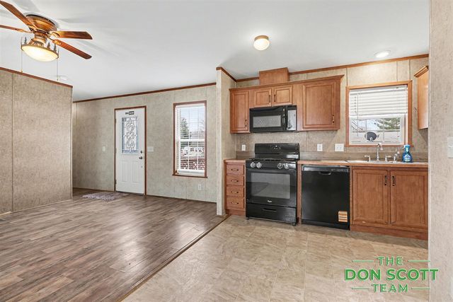6913 Sandwood Street, Rockford, MI 49341